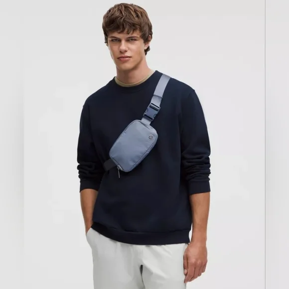 Lululemon Everywhere Belt Bag 1L in Washed Denim, NWT - Picture 5 of 6